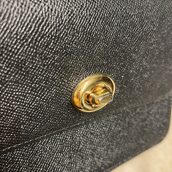 Coach black leather cross body bag with heavy gold chain - Picture 3 of 12